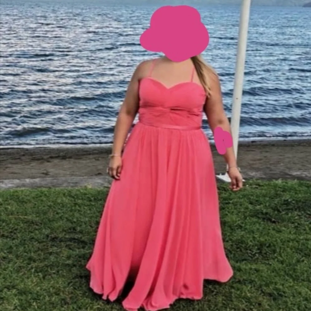 Dress - Picture 2 of 4